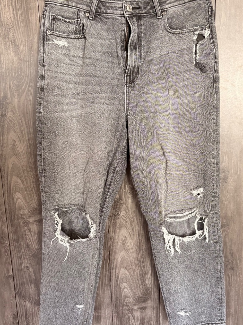 American Eagle Gray Distressed Ripped Jeans Size 12 High Rise